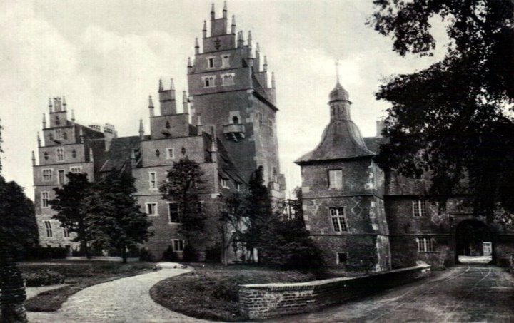 Datei:30er Jahre Schloss Heessen.jpg