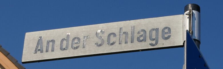 Straßenschild An der Schlage