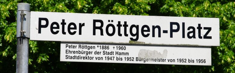 Straßenschild Peter-Röttgen-Platz