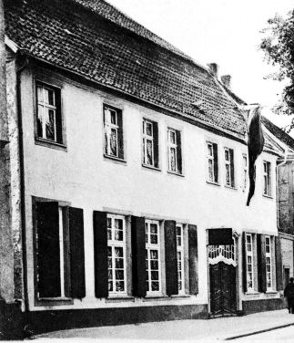 Datei:Oststrasse 56 Vorkriegsbau.jpg