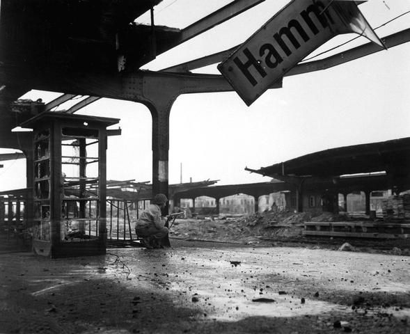 Datei:Bahnhof 1945.jpg