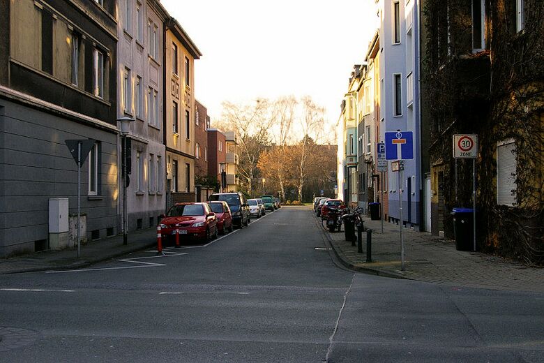 Erich-Kästner-Straße von der Ludwig-Erhard-Straße aus