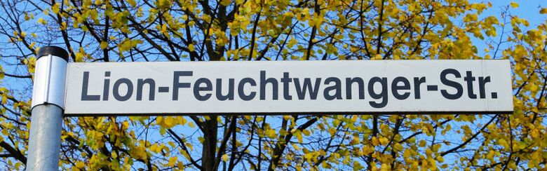 Straßenschild Lion-Feuchtwanger-Straße