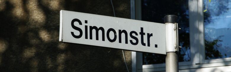 Straßenschild Simonstraße
