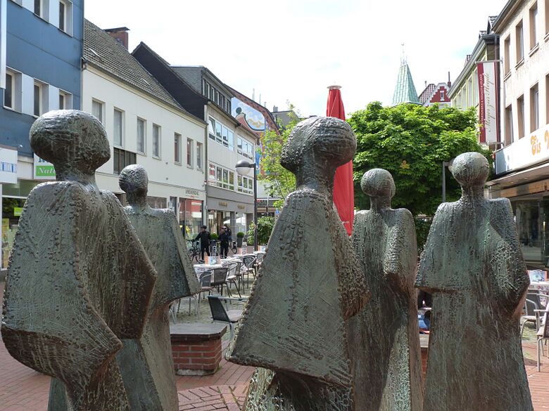 Bronzegruppe Begegnung (Mai 2014)