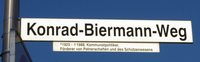 Straßenschild Konrad-Biermann-Weg