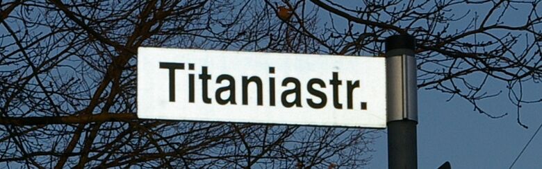 Straßenschild Titaniastraße