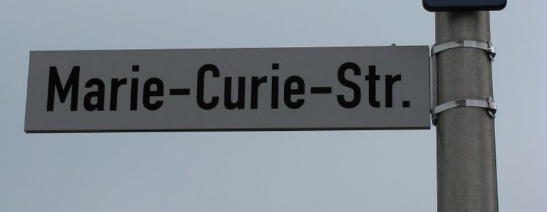 Straßenschild Marie-Curie-Straße