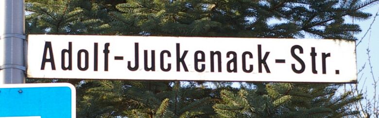 Straßenschild Adolf-Juckenack-Straße