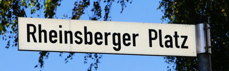 Straßenschild Rheinsberger Platz