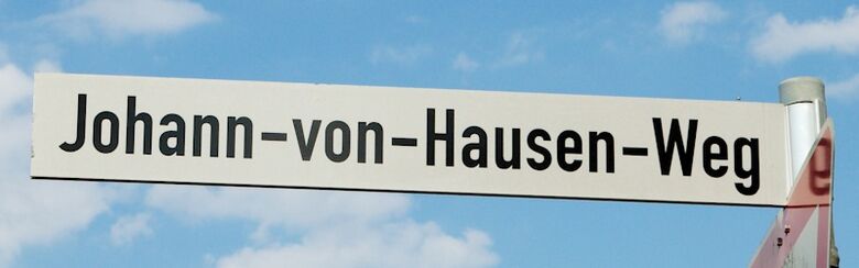 Straßenschild Johann-von-Hausen-Weg