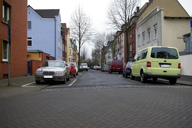 Matthias-Claudius-Straße von der Roonstraße aus