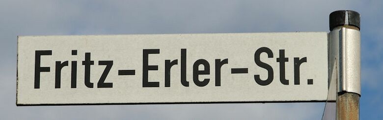 Straßenschild Fritz-Erler-Straße