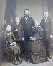 1885c Familie Heinrich Schürmann.jpg