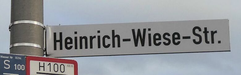 Straßenschild Heinrich-Wiese-Straße