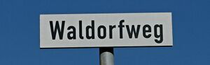 Straßenschild Waldorfweg