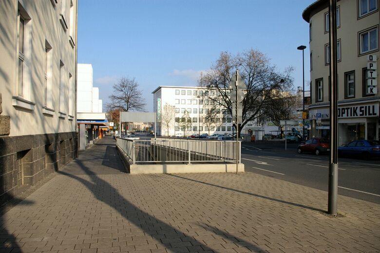Gustav-Heinemann-Straße vom Willy-Brandt-Platz aus