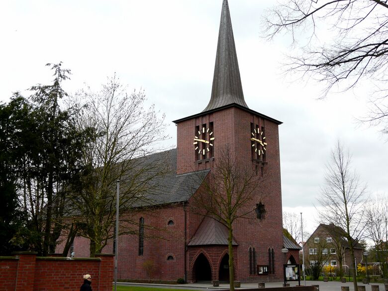 Pfarrkirche Heilig Kreuz (April 2012)