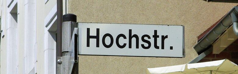 Straßenschild Hochstraße