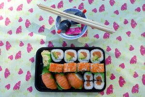 Eat Happy Sushi01.jpg