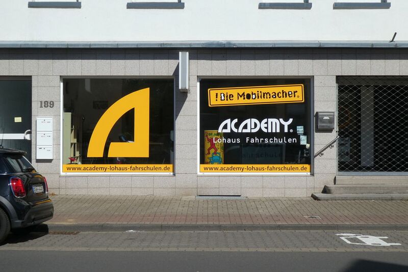 Datei:Academy Fahrschulen AUEW 189.jpg