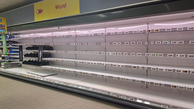 Datei:Netto Defektes Kuehlregal.jpg