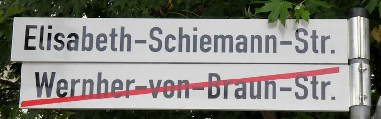Straßenschild Elisabeth-Schiemann-Straße