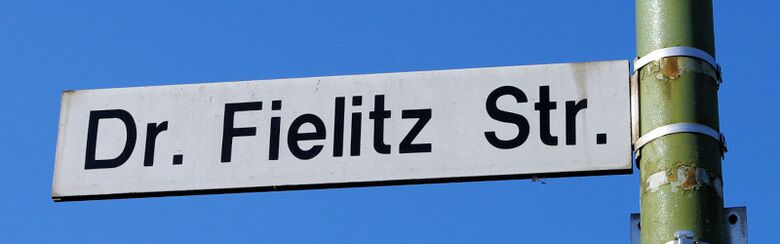 Straßenschild Dr.-Fielitz-Straße