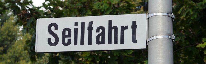 Straßenschild Seilfahrt