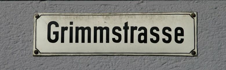 Straßenschild Grimmstraße