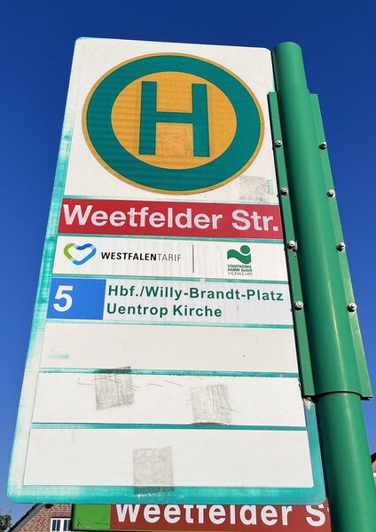Datei:HSS Weetfelder-Straße(2021).jpg