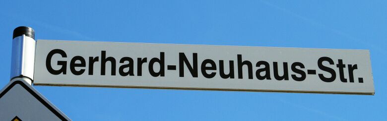 Straßenschild Gerhard-Neuhaus-Straße
