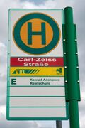Haltestellenschild Carl-Zeiss-Straße