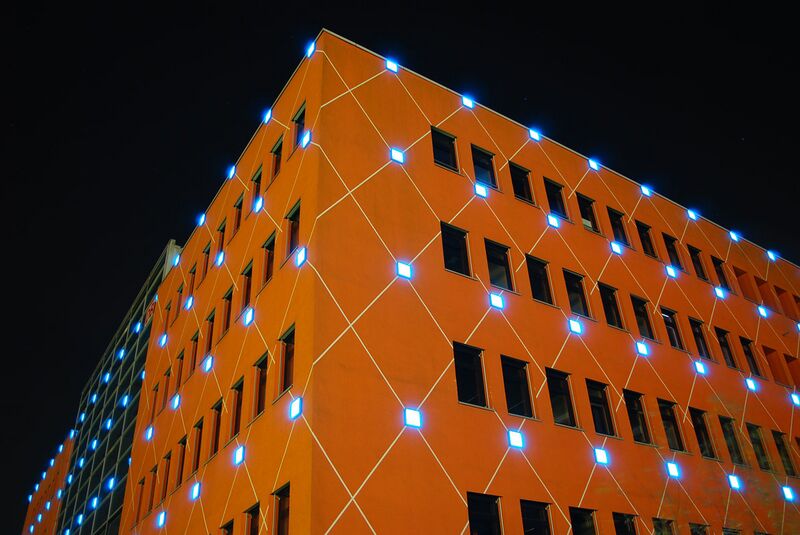 Datei:DB Verwaltung Netz Nacht.jpg